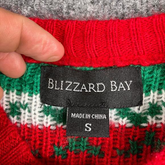 Blizzard Bay Sweater Mens Small Green Red Ugly Christmas Santa Cookie Knit Funny - Picture 3 of 8